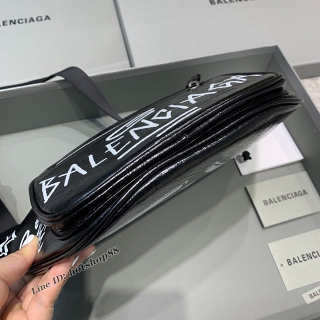 Balenciaga專櫃爆款油蠟皮Balen斜挎胸包 巴黎世家塗鴉撞色Balen品牌標識男女腰包 fyj1292